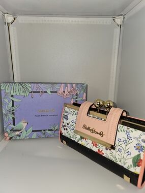 Sabina Pink Trim Floral Kiss-Lock Clutch Wallet